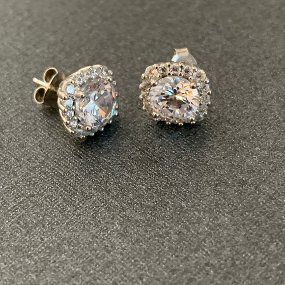 Square cubic zirconia earrings. - Picture 4 of 6